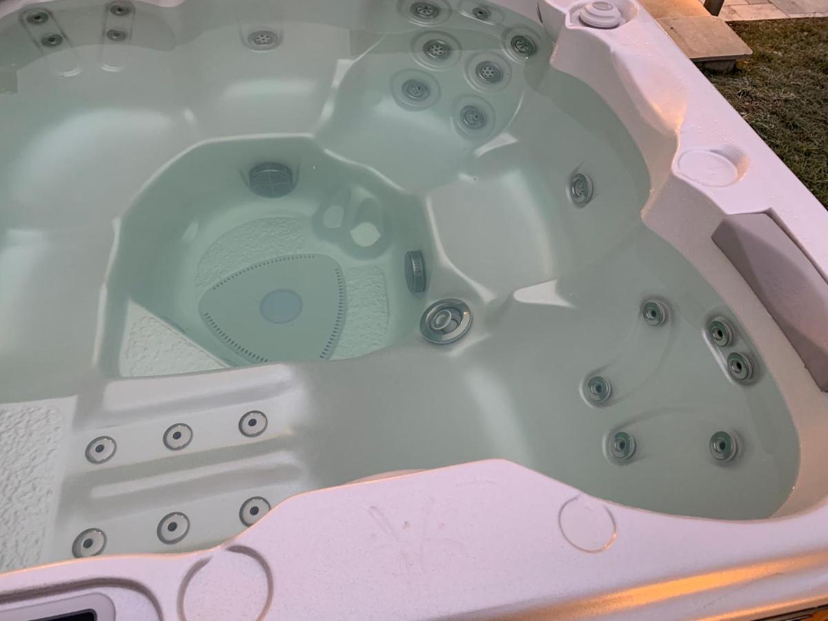 Chez La Rose Luxueuse Cottage Avec Jacuzzi Rouvres-la-Chetive Bagian luar foto