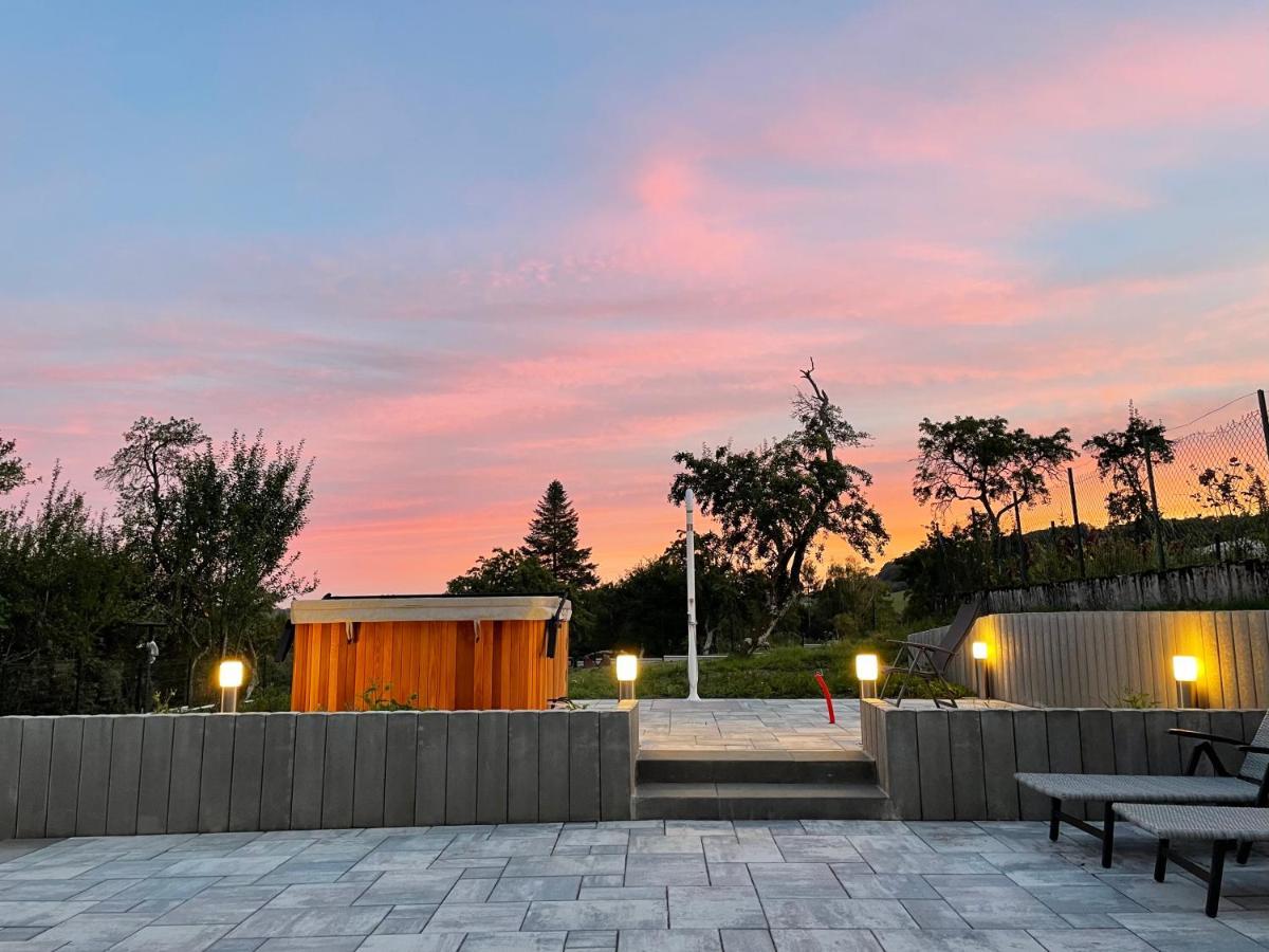 Chez La Rose Luxueuse Cottage Avec Jacuzzi Rouvres-la-Chetive Bagian luar foto