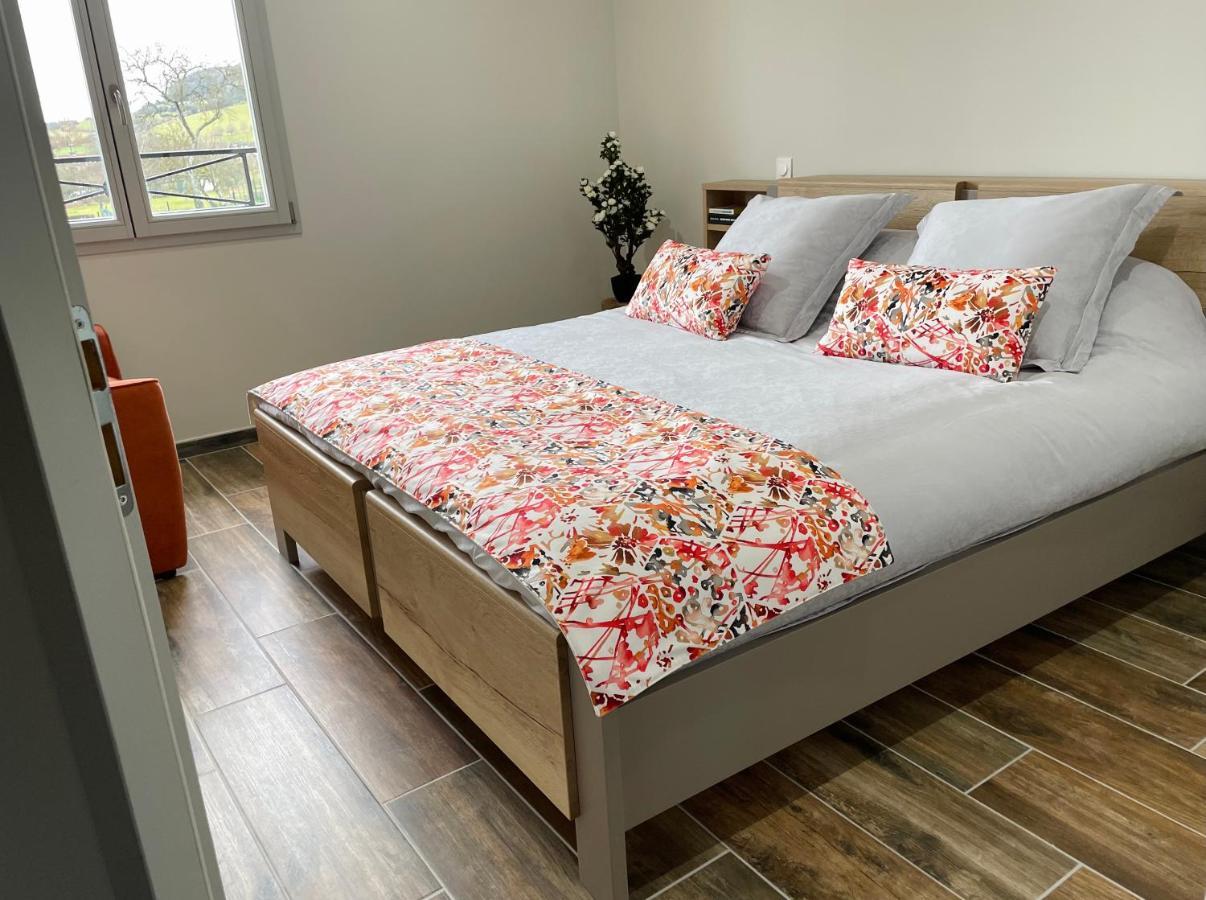 Chez La Rose Luxueuse Cottage Avec Jacuzzi Rouvres-la-Chetive Bagian luar foto