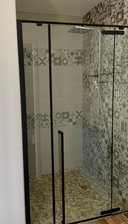 Chez La Rose Luxueuse Cottage Avec Jacuzzi Rouvres-la-Chetive Bagian luar foto
