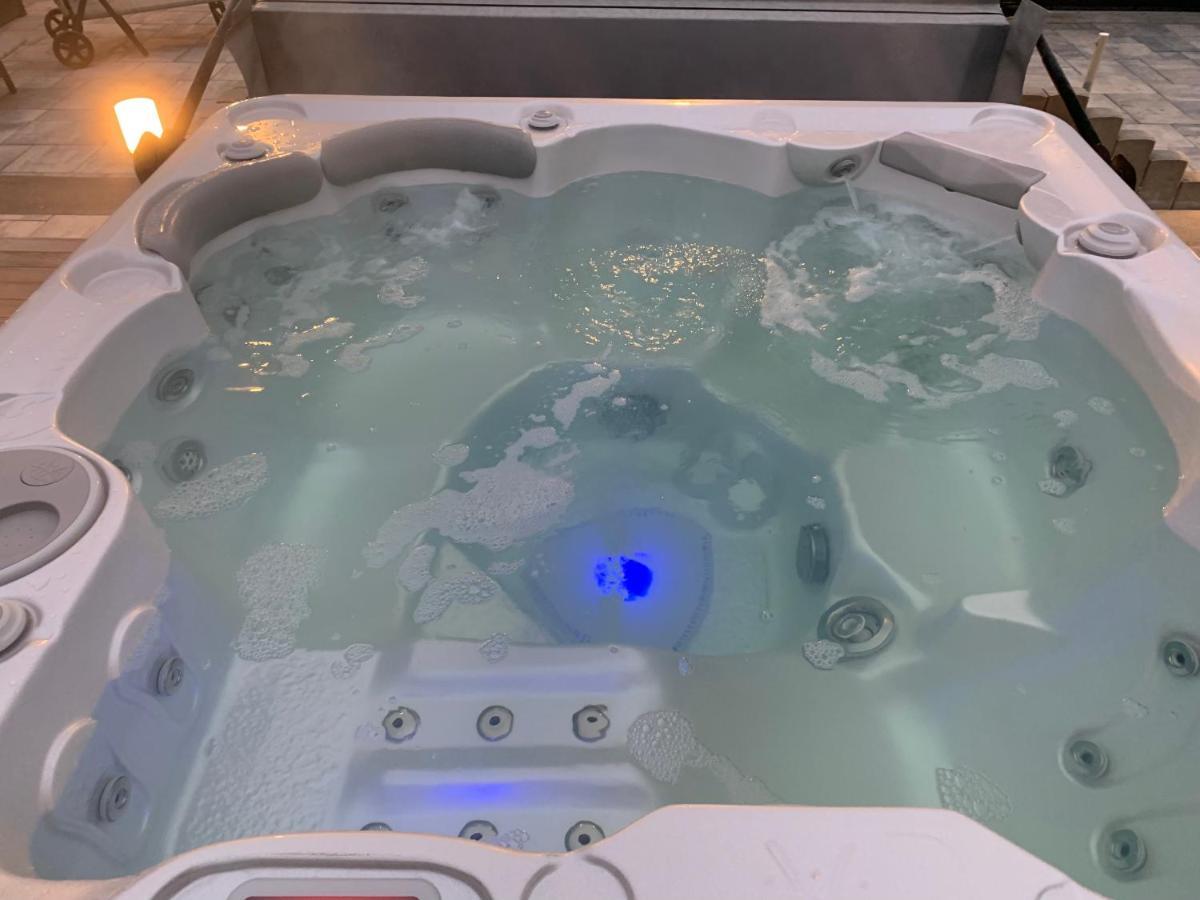 Chez La Rose Luxueuse Cottage Avec Jacuzzi Rouvres-la-Chetive Bagian luar foto