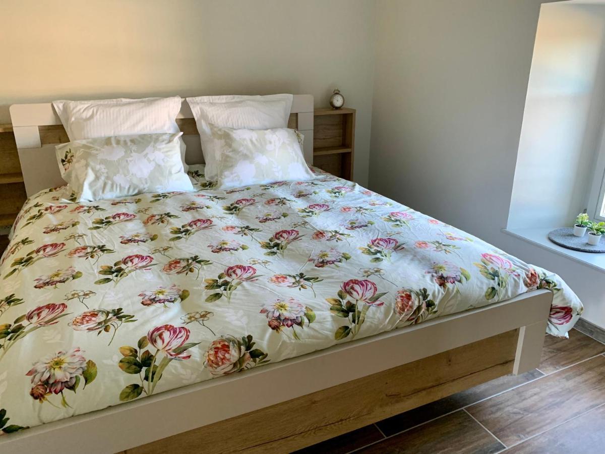 Chez La Rose Luxueuse Cottage Avec Jacuzzi Rouvres-la-Chetive Bagian luar foto
